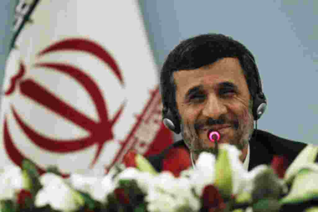Iranian President Mahmoud Ahmadinejad smiles as he addresses the media during a news conference in Istanbul, Turkey, 24 Dec 2010