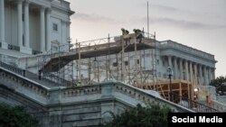 Persiapan sedang dilakukan di Gedung Kongres AS untuk acara pelantikan Presiden terpilih Donald Trump. 