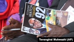 Affiche d'un programme mettant en vedette le président zimbabwéen Robert Mugabe, lors des célébrations pour marquer son 92e anniversaire, à Masvingo, le 27 février 2016. 