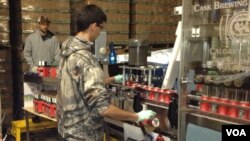 The Vermont Hard Cider Company produces Woodchuck Amber, the bestselling cider in America. (VOA/N. Keck)