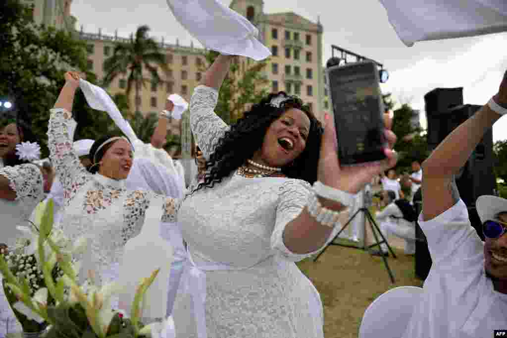 Guests in white costumes attend the &#39;Diner en Blanc&#39; event, at the Hotel Nacional in Havana, Cuba, April 6, 2019.