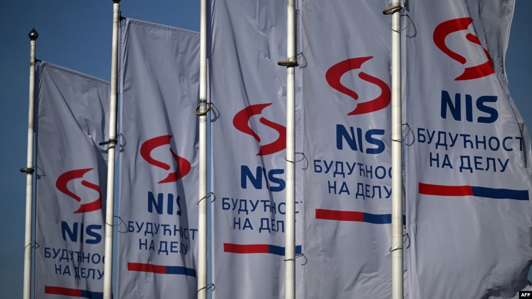 Zastave Naftne industrije Srbije, 8. januar 2025. (Foto: AFP/Oliver Bunić)