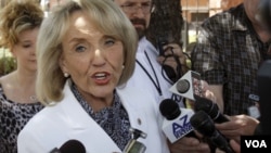 La gobernadora de Arizona, Jan Brewer, calificó el fallo de “victoria” para su estado.