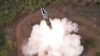 朝鲜中央通讯社公布照片显示朝鲜发射一枚固体燃料的洲际弹道导弹。（2023年4月14日）