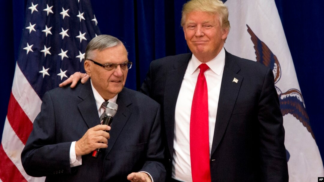 Foto de archivo del 26 de enero de 2016 en la que el entonces candidato presidencial Donald Trump aparece junto al exsheriff Joe Arpaio.