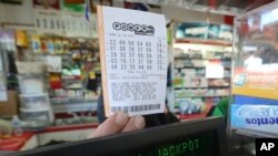 Dada la gran demanda de boletos de lotería, el premio del Powerball podría subir aún más cuando se juegue el sábado próximo.