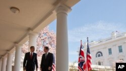 Britaniya Bosh vaziri Deyvid Kameron Oq uyda prezident Barak Obama bilan matbuot anjumanidan keyin, 14-mart, 2012-yil, Vashington 