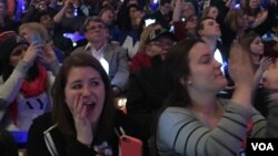 FILE - Democrats flock to a rally in Manchester, New Hampshire, Feb. 6, 2016. (A. Pande/VOA)