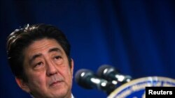 日本首相安倍晋三在纽约的一次记者会上讲话。（2013年9月27日）