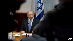 El primer ministro israelí, Benjamin Netanyahu, participa en una reunión del gabinete en Jerusalén, el domingo.