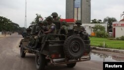 Congolese soldiers in their truck toward the state television headquarters in the capital Kinshasa, Democratic Republic of Congo, Dec. 30, 2013.