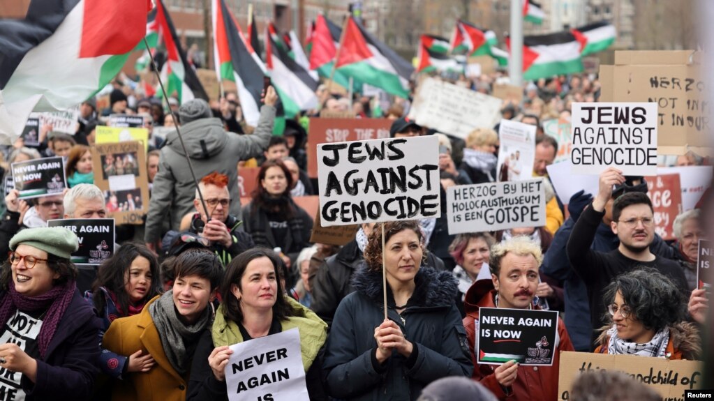 Holanda çel muzeun për Holokaustin, Presidenti izraelit pritet me protesta
