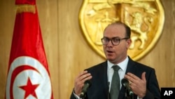 Le chef du gouvernement tunisien désigné Elyes Fakhfakh lors d'une conférence de presse à Tunis, Tunisie, le 24 janvier 2020. (AP)