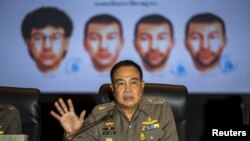 Kepala kepolisian national Thailand Somyot Pumpanmuang saat memberikan informasi terkait pelaku pemboman di Bangkok, di Markas Besar Kepolisian Kerajaan Thailand di Bangkok, Thailand (28/9).