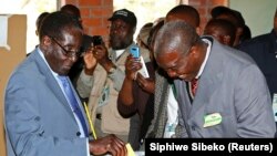 President w'igihugu ca Zimbabwe, Robert Mugabe, ariko aratora, muri quartier yiwe yitwa, Highfields kw'igenekerezo rya 31 ry'ukwezi kwa fatatu. 