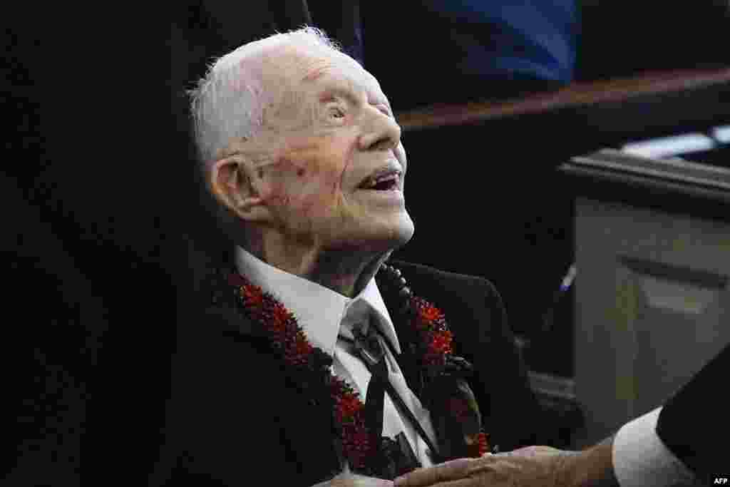 Le départ de Jimmy Carter après les funérailles de son épouse, Rosalynn, à Plains, en Géorgie, le 29 novembre 2023. (Photo par Alex Brandon /AFP)