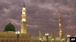 Masjid Nabawi di Madinah, Saudi Arabia (foto: ilustrasi). Pemerintah Saudi banyak memberikan beasiswa bagi pelajar Indonesia untuk belajar di Arab Saudi, termasuk di Madinah.