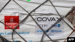 24일 가나 아크라의 코토카 국제공항에 유니세프가 전달한 코벡스(COVAX) 프로그램의 신종 코로나바이러스 백신이 도착했다. 