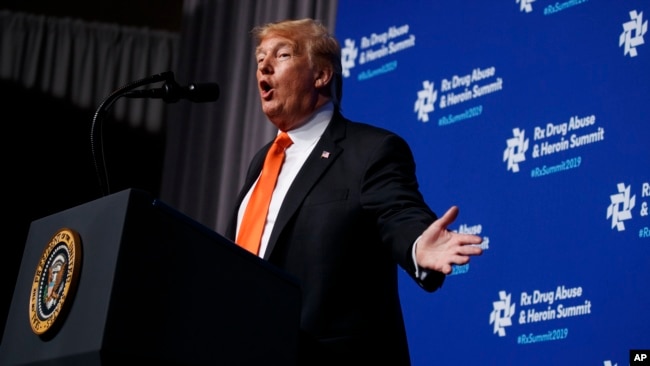 Tổng thống Donald Trump phát biểu trong một sự kiện về lạm dụng thuốc giảm đau và heroin, ngày 24 tháng 4, 2019 ở Atlanta, bang Georgia.