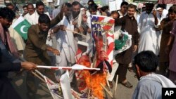 Pakistani protesters burn posters of U. S. President Donald Trump in Peshawar, Pakistan, Aug. 30, 2017. Protesters have objected to Trump's allegation that Islamabad is harboring militants who battle U.S. forces in Afghanistan.