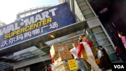Salah satu gerai Walmart di Shezhen, Tiongkok. Dalam dua tahun belakangan ini Walmart dituding melakukan kesalahan label organik dan non-organik untuk produk babi (foto:ilustrasi).