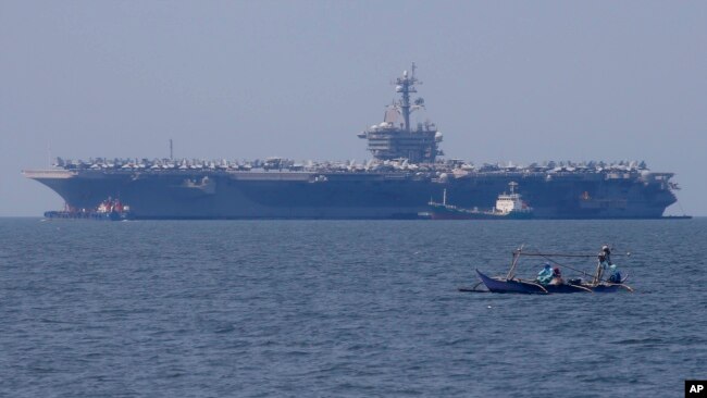 Tàu sân bay USS Carl Vinson ở cảng biển Manila, Philippines, ngày 17/2/2018. 