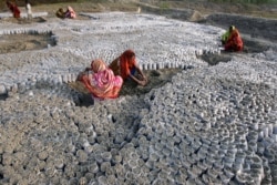 With the threat of rising sea levels, Indian villagers prepare soil bags for mangrove seedlings at a Mangrove Nursery, at the village of Mathurakhand, some 125 kilometers southeast of Kolkata on Feb. 10, 2008.