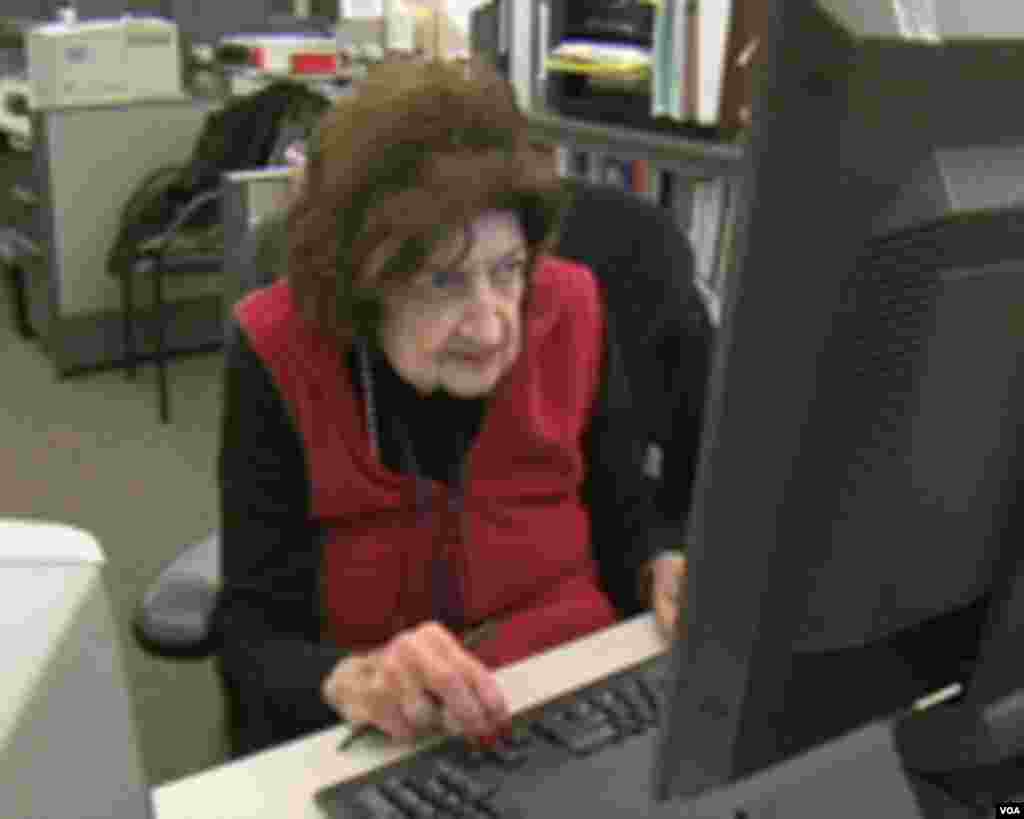 Helen Tomas Ağ Evdə iş zamanı, 2009-cu il.