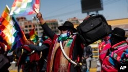 볼리비아 엘알토에서 14일 코로나 바이러스로 대선 일정이 연기된 데 항의하는 시위가 벌어지고 있다. 