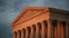 Esta fotografía de archivo del 4 de octubre de 2018 muestra el edificio de la Corte Suprema al atardecer, en Washington. [Foto de archivo]