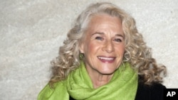 Carole King attends the Rockefeller Center Christmas tree lighting, in New York, Nov. 20, 2011.