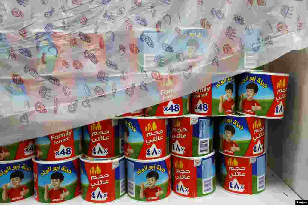 کویت کی النعیم کوآپریٹو سوسائٹی کے چیئرمین کی ہدایات پر کویت کی تمام سپر مارکیٹس سے فرانس کی مصنوعات کو ہٹا دیا ہے۔ شام اور عمان بھی بائیکاٹ کرنے والے ممالک کی فہرست میں شامل ہیں۔  &nbsp;