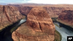 Según las autoridades, la adolescente cayó por accidente del mirador Horseshoe Bend en California.