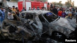 15일 이라크 바그다드에서 발생한 차량폭탄테러 공격 현장.