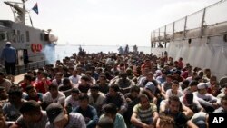 Des migrants détenus à la base Abosetta à Tripoli, Libye, 10 mai 2017.