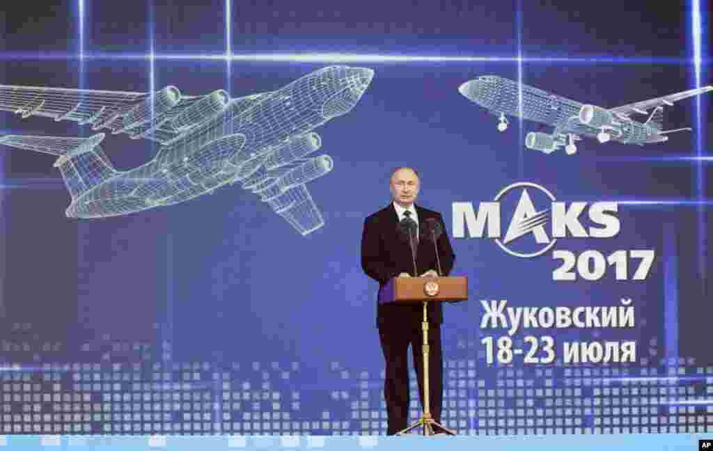 حضور ولادیمیر پوتین، رئیس جمهوری روسیه در مراسم افتتاح نمایشگاه هوا و فضا در روسیه