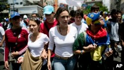 La líder opositora María Corina Machado llegó a Altamira para unirse a los estudiantes y participar de la marcha contra el gobierno de Nicolás Maduro.
