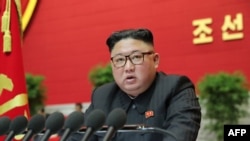 Lãnh tụ Triều Tiên Kim Jong Un phát biểu tại Đại hội Đảng Công nhân lần thứ VIII, hình do KCNA đăng tải hôm 9/1/2021. 