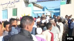 Dad saf ugu jira inay codeeyaan, doorashadi Somaliland ka dhacday 13-ki November, 2017.