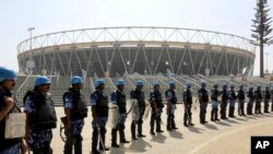 El mandatario estadounidense es el invitado de honor para inaugurar un estadio de cricket.