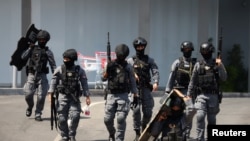 Thai security forces leave the Terminal 21 mall after completing their mission to stop a soldier on a rampage after a mass shooting, Nakhon Ratchasima, Thailand February 9, 2020. REUTERS/Athit Perawongmetha