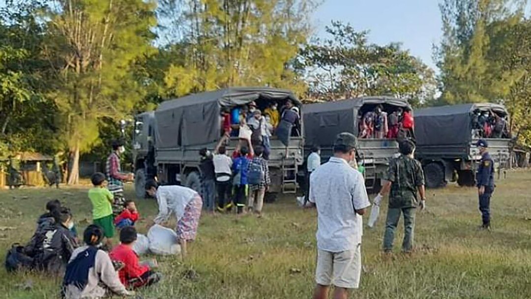 Hundreds of Myanmar villagers have fled to Thailand after junta troops clashed with an ethnic rebel group.