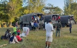 Ratusan penduduk desa Myanmar telah melarikan diri ke Thailand setelah pasukan junta bentrok dengan kelompok pemberontak etnis. (Foto: AFP)