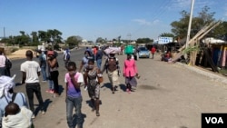 It was back to normal in Harare, Zimbabwe, for most informal traders despite a lockdown called by the government last month to contain the spread of the coronavirus, May 15, 2020. (Columbus Mavhunga/VOA)
