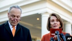 Nancy Pelosi, chef des démocrates à la Chambre des représentants, et Chuck Schumer, son homologue au Sénat, à la Maison Blanche à Washington, le 11 décembre 2018.(AP Photo/Andrew Harnik)