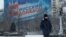 Biểu ngữ "Chúng ta là người Nga Donbass!" tại thành phố Donetsk, Ukraine, hiện nằm trong tay phiến quân (ảnh chụp hôm 24/1/2022).