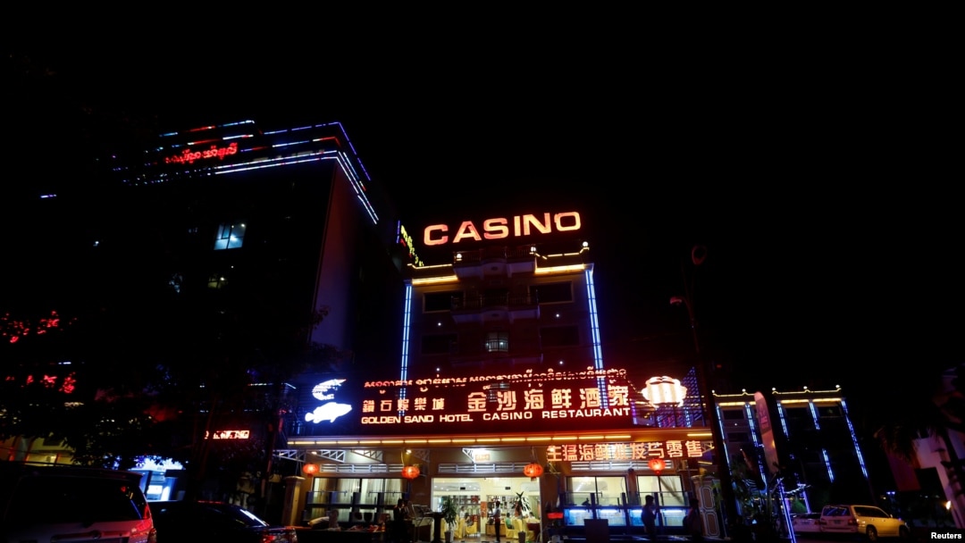 Một khu liên hợp nhà hàng - khách sạn - sòng bạc của người Trung Quốc ở Preah Sihanoukville, Campuchia. Nhiều người Việt Nam đã bị lừa sang làm việc tại các casino này qua những đường dây buôn người.