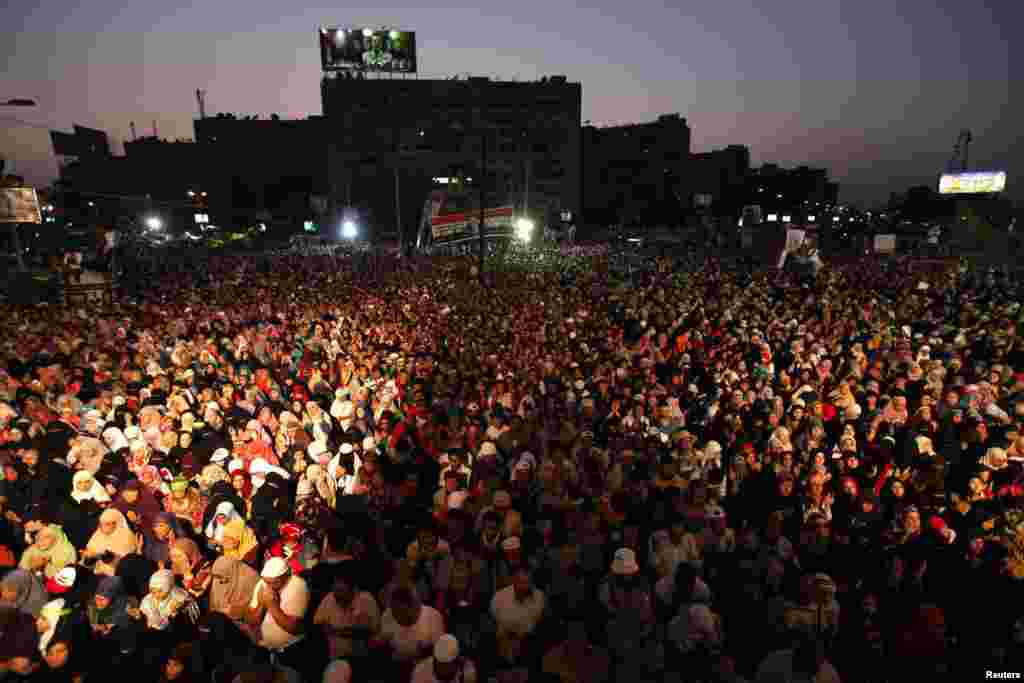 Supporters of deposed Egyptian President Mohamed Morsi attend a protest outside a military building where he is belived to be detained in Cairo, July 7, 2013. 