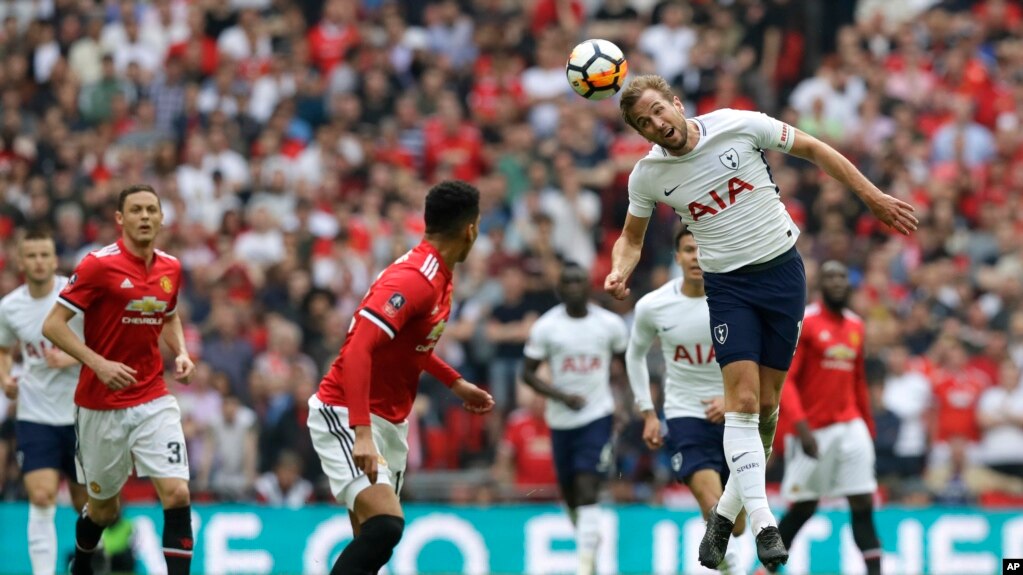 Harry Kane oo madaxa ku dhifanaya kubad