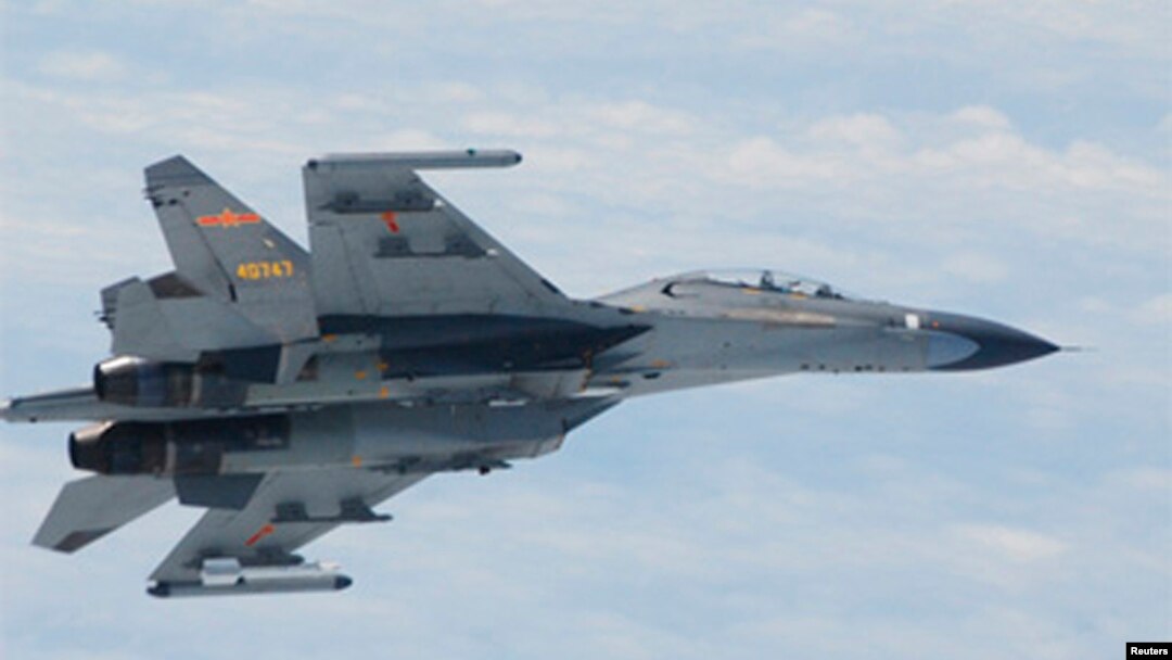 Máy bay chiến đấu SU-27 của Trung Quốc bay trên biển Hoa Đông. (Ảnh tư liệu của Bộ Quốc phòng Nhật Bản)